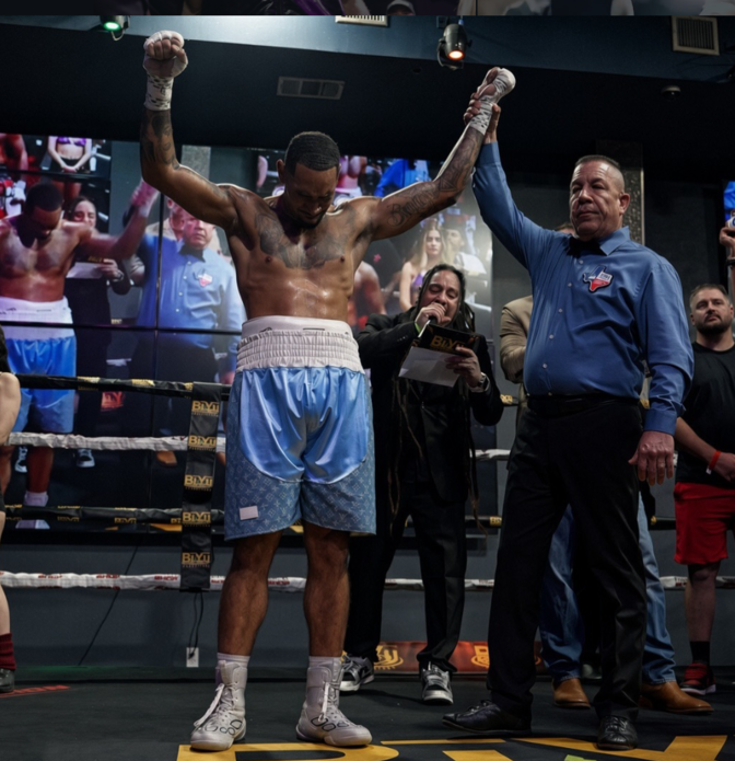 ROY KNIGHT WINS BY UNANIMOUS DECISION